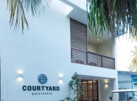 Courtyard Guesthouse, hotel v destinaci Huraa