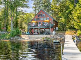 Cozy Lakefront Retreat. Ice Fish Ski Snowmobile, vacation home in Wakefield