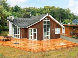 6 person holiday home in Frederikshavn, cabaña o casa de campo en Frederikshavn