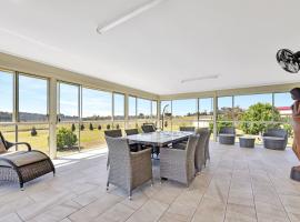 Noble Willow Estate, holiday home in Lovedale