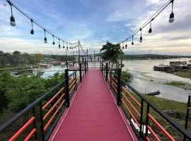 ปลายเขื่อนแคมป์ปิ้ง บ้านเรือนไทย
