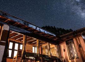 Saur Cottages by DueNorth, hotel in Kanatal