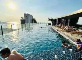 Central Pattaya Amazing Location Infinity Pool