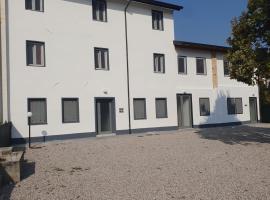 happy house fiume veneto 1, Hotel mit Parkplatz in Bannia