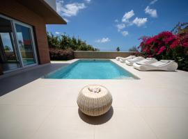 SandBank View Villa - Private Pool- ZanzibarHouses, hotelli, jossa on porealtaita kohteessa Kiwengwa