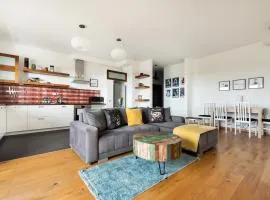 Bemowo Kocjana 2-Bedroom Apartment by BookingHost