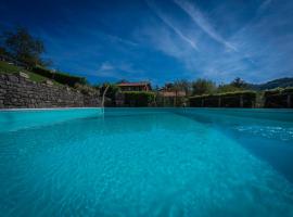 La Vecchia Fornace - Abetone, authentic farmhouse with private pool، فندق في Pian degli Ontani