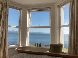 Bay View, Sleeps 18, 7 Bedrooms, 7 Bathrooms, Seafront, Criccieth