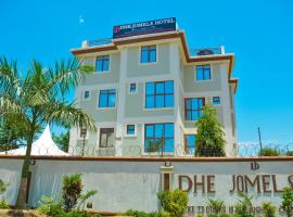 DHE Jomels Hotel, מלון עם חניה בBusia