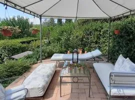 Bilocale in strada Vestricciano Genna con giardino privato
