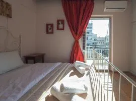 Like HomeRetro Central Apartment