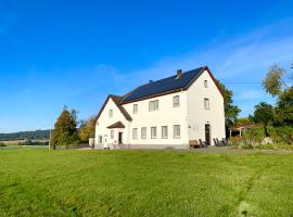 Ferienhaus Backesgarten für 22 Personen, family hotel in Neichen