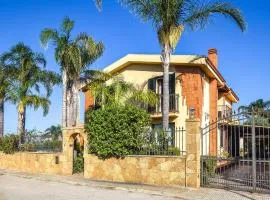 4 Bedroom Awesome Home In Brucoli