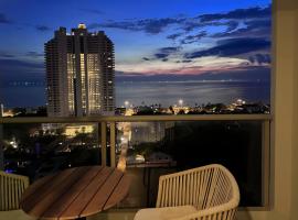 芭提雅高层海景奢华公寓The Riviera Jomtien生香家直达海滩3206, alquiler vacacional en Jomtien