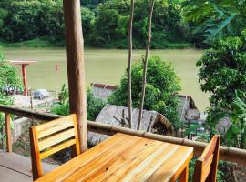 Meexok river view, hotel in Nongkhiaw