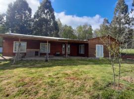 Casa Loncoche Villarrica con 3 Dormitorios, atostogų namelis mieste Loncoche