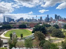 Sunny studio and the best view of the city, Glebe