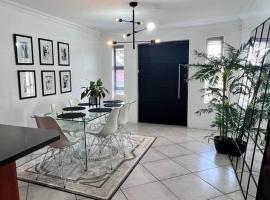 Family Holiday Home Rental in Port Elizabeth, familiehotell i Lorraine