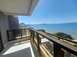 Moderno apto de frente à praia do Perequê LLR801, hotel in Porto Belo