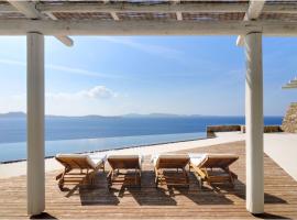 Luxurious Mykonos Villa 7 Bedrooms Villa Melianthe Private Infinity Pool and Astounding Sunset Sea Views Agios Ioannis, hotel con estacionamiento en Dexamenes