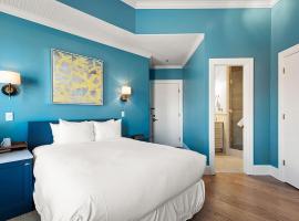Independence Square 205, Stylish Hotel Room with AC, Great Location in Aspen, hotel Aspenben