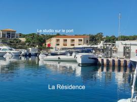 Gites.sassone à Sant Ambroggio, à 50m de la mer., hotel v destinaci Lumio
