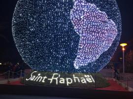 TRIANGLE D OR 55m2 en bord de plage, hotel in Saint-Raphaël