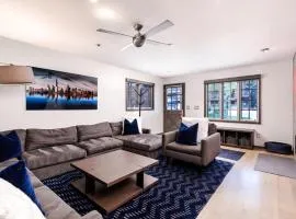 Alpenblick 10, Three level Townhome, Two Block From the Gondola