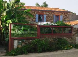 Maison familiale Nantes Sud, casa vacanze a Bouguenais