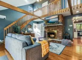 Hot Tub, Fire Pit and Barrel Sauna Poconos Abode