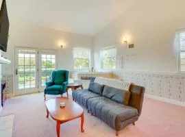 Ocean Shores Condo with Private Tub Less Than 1 Mi to Beach!