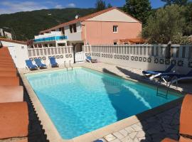 Le lion d'or dans le 66, hotel with pools in Amélie-les-Bains-Palalda