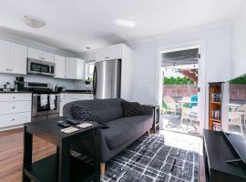 Great 1-bedroom Suite Near Downtown Langford, apartamento em Victoria