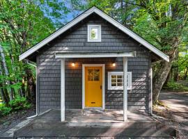 Kūrorts Sunwolf Riverside Cabins pilsētā Brackendale