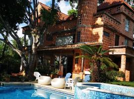 Finca con forma de castillo y piscina en Sopetrán, Hotel in Sopetran