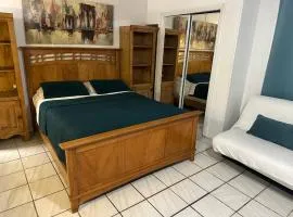 Cozy Queen Bed Studio with 60 Inch Smart TV, Netflix, AirPlay, Mini-Fridge, and 500 Mbps WiFi near FIU, Dolphin Mall, Airport
