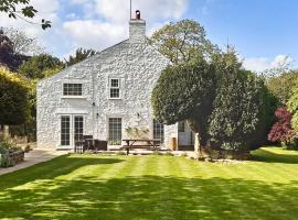 Bathurst Cottage, villa i Scarcliffe