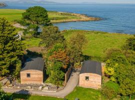 Orchard Cabin-rowan - Uk45435, hotel amb aparcament a Isle of Whithorn