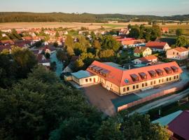 Penzion Zlatovláska u zámku Červená Lhota – obiekty na wynajem sezonowy w mieście Budislav