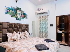 Nirmal sadan Homestay, hotel v destinaci Barsāna