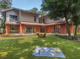 SaffronStays Amavi - 4BHK Villa in Dapoli with Lawn & Tropical Garden, Perfect for Family Celebrations, hotel i Dapoli
