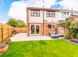 BOURNECOAST - Family holiday home in Mudeford- 8523, ξενοδοχείο σε Mudeford