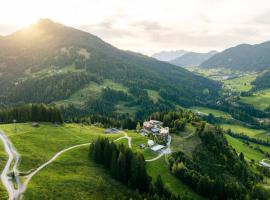 Holzhotel Forsthofalm – hotel w mieście Leogang