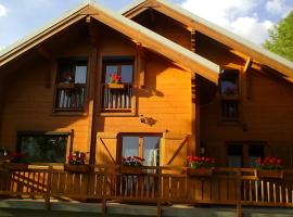 Séjour en famille dans un chalet cosy!, hotel in Briançon