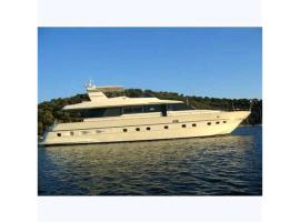Imbarcazione Luxury CANADOS 82 FLY, barco en Nettuno