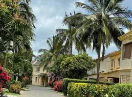 Elegant villa with direct access to the beach