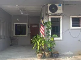 ANGGUN HOMESTAY Banting