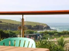 Beachside apartment, sea views