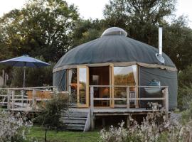 Tree Field Yurt at Moor Farm, luxury tent in Godshill