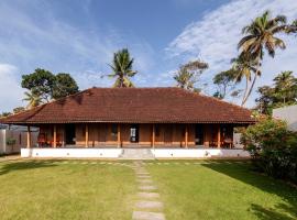 StayVista at Waves By Tarangi- Seaside Retreat with Private Pool & Lawn, hotell i Mararikulam